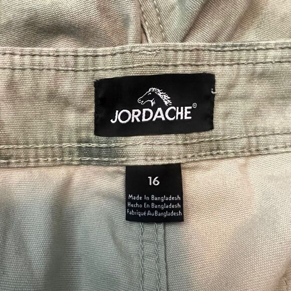 Jordache camo patterned shorts. Size 16 - Picture 3 of 10
